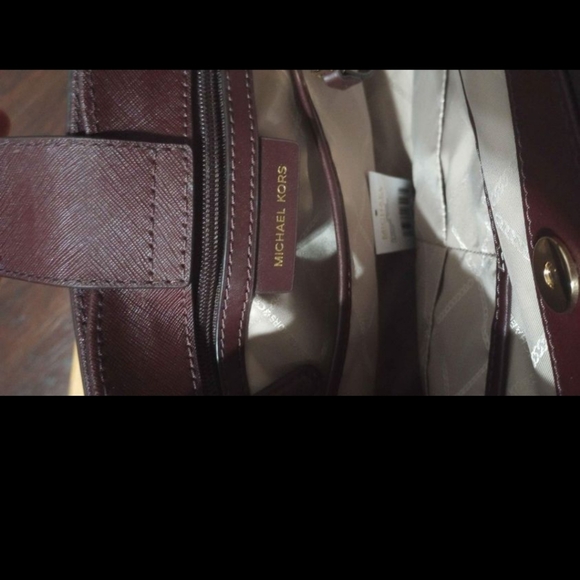 MICHAEL KORS PURSE - Picture 5 of 8